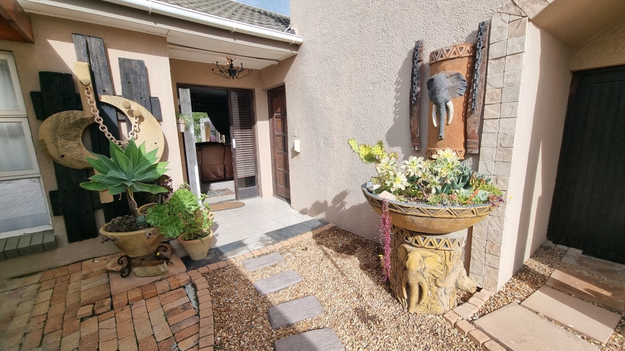 8 Bedroom Property for Sale in Die Bos Western Cape